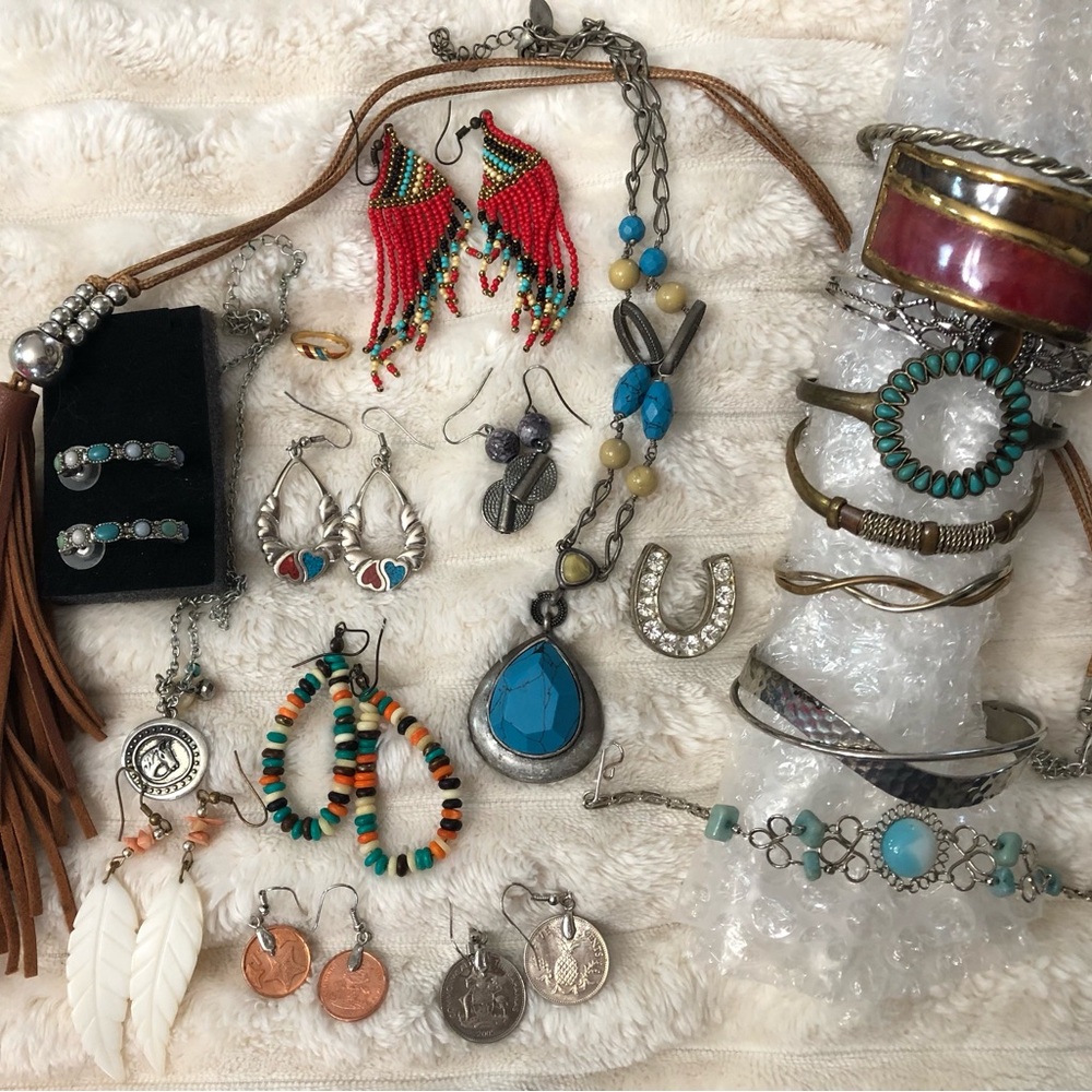 LOT JEWELRY Southwest style Turquoise+. 21 pieces.